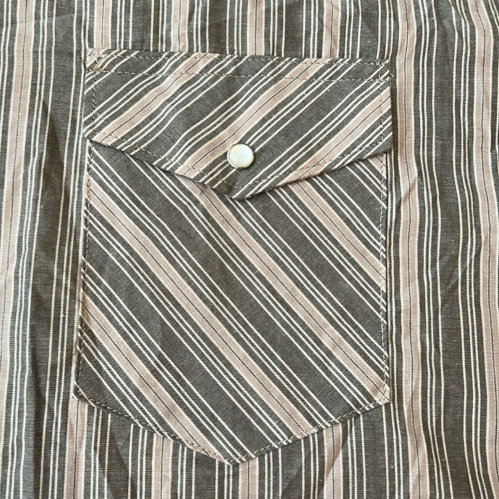 Men’s Corral West Ranch Wear pearl snap shirt. Size XL.